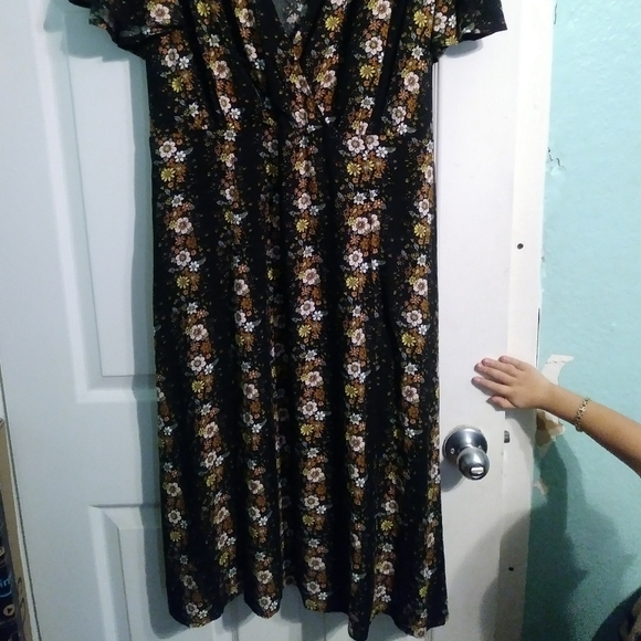 Dress - Picture 3 of 3